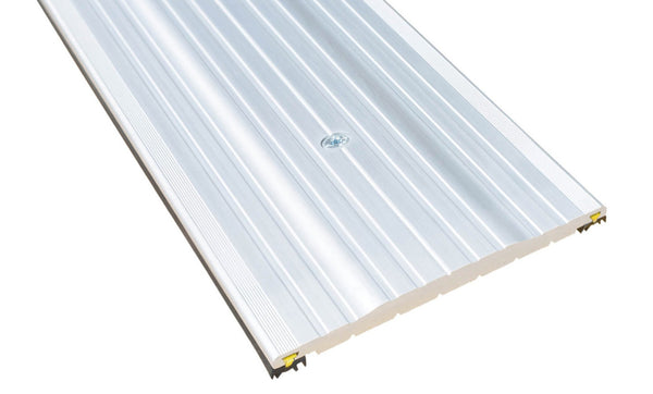 Großaufnahme einer lattenförmiger Abdichtung für die Garagentorschwelle aus Aluminium.